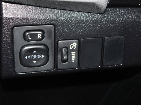 Used 2015 Toyota Corolla LE image 9