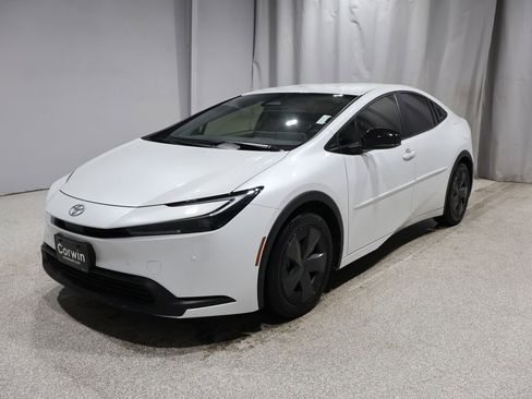 Used 2023 Toyota Prius LE image 5