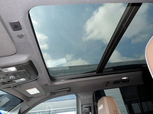 Used 2023 Chevrolet Tahoe High Country image 9