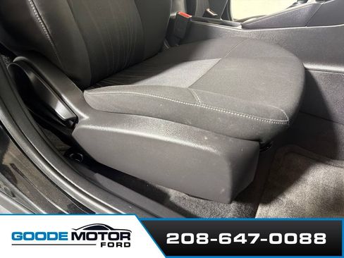Used 2015 Ford Focus SE FWD image 20