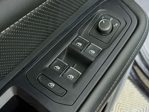 Used 2024 Volkswagen Atlas SE image 17