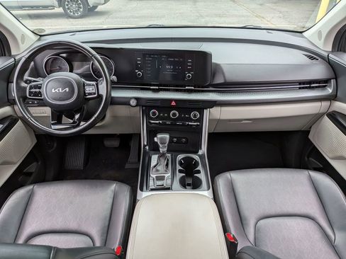 Used 2023 Kia Carnival LX FWD image 24
