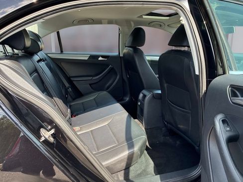 Used 2017 Volkswagen Jetta SE FWD image 11
