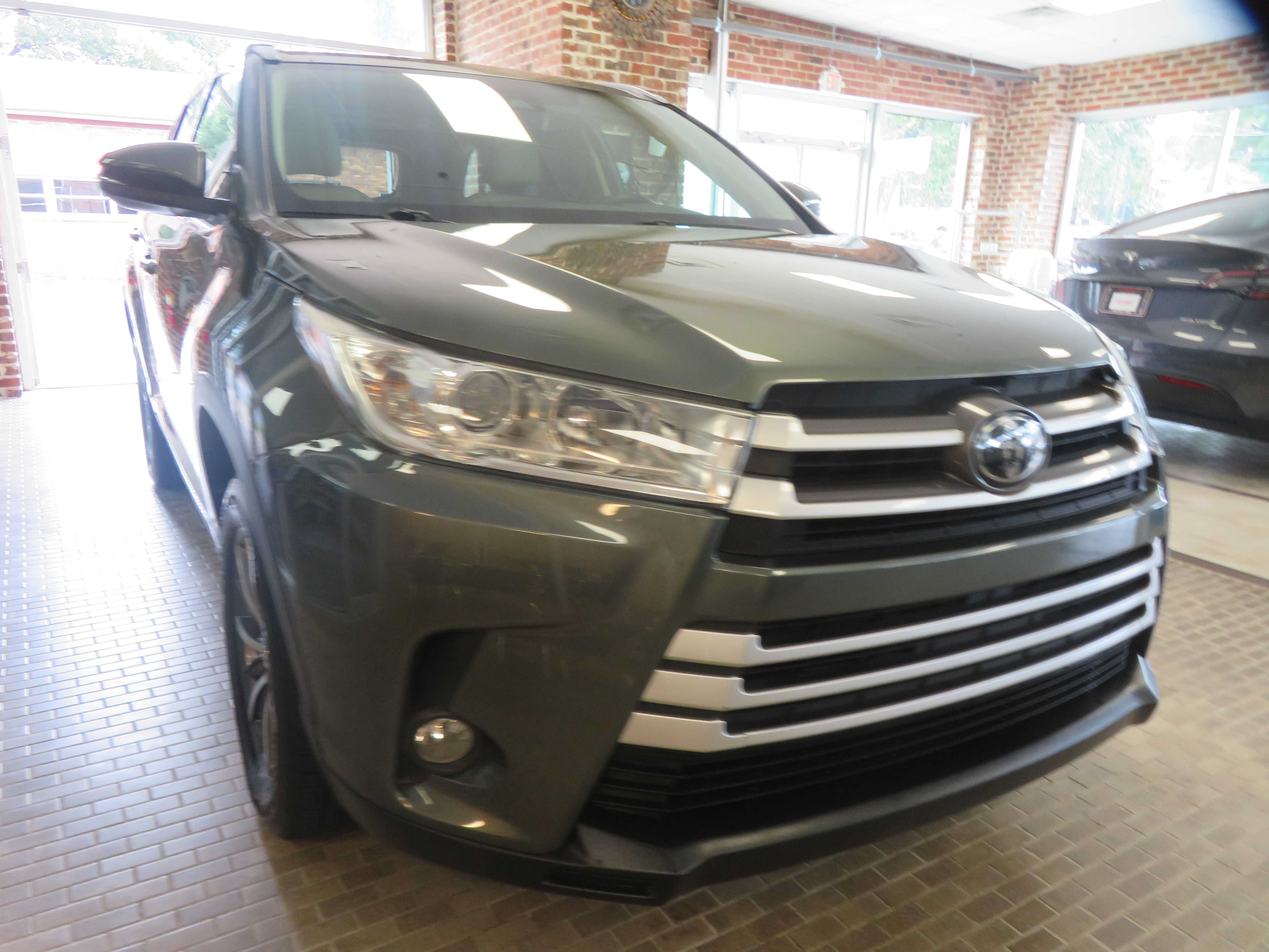 Used 2019 Toyota Highlander XLE FWD image 69