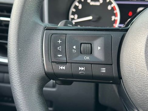 Used 2023 Nissan Rogue SV image 38