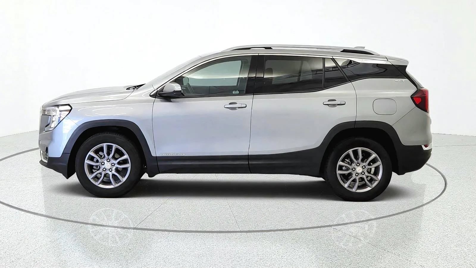 Used 2024 GMC Terrain SLT AWD/4WD image 5