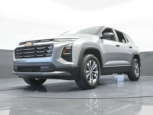 Used 2025 Chevrolet Equinox LT FWD image 49
