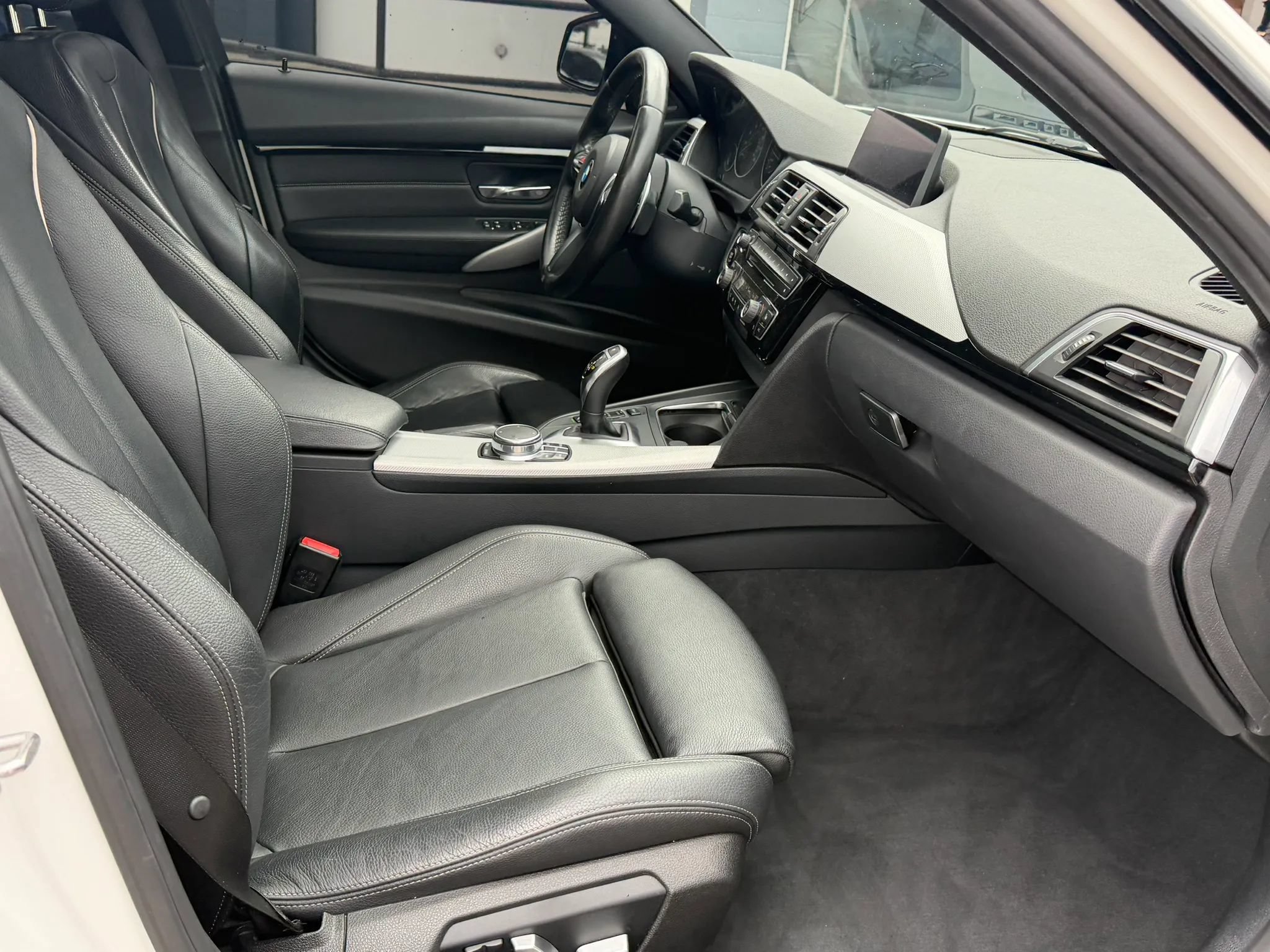 Used 2017 BMW 340i xDrive Sedan AWD/4WD image 15