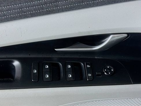 Used 2025 Hyundai Elantra Limited FWD image 21