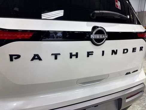 Used 2023 Nissan Pathfinder SL w/ Black Appearance Package image 15