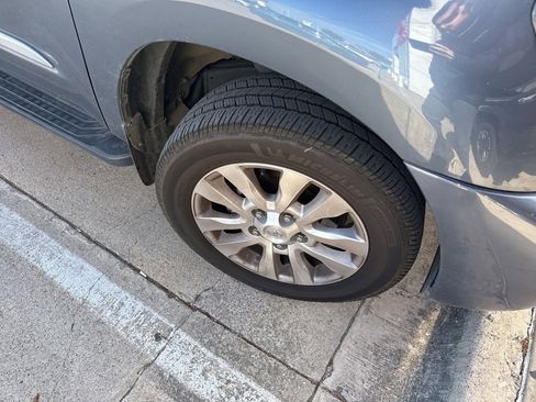 Used 2022 Toyota Sequoia Platinum image 6