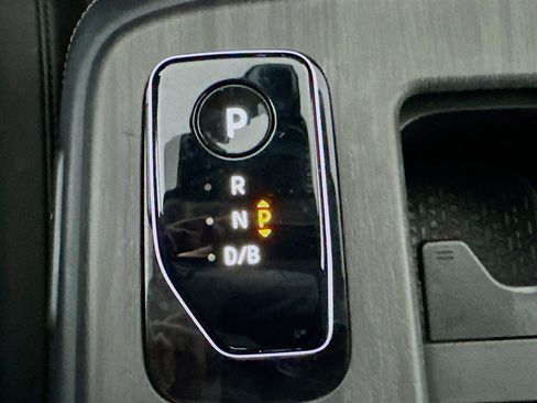 Used 2023 Nissan Ariya FWD image 25