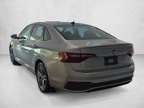 Used 2024 Volkswagen Jetta SE FWD image 7