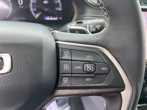 Used 2023 Jeep Grand Cherokee L Limited image 31