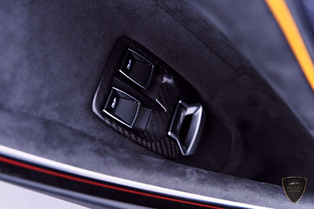 Used 2025 McLaren Artura RWD image 51
