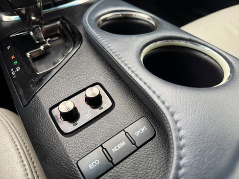 Used 2014 Toyota Avalon Limited image 35