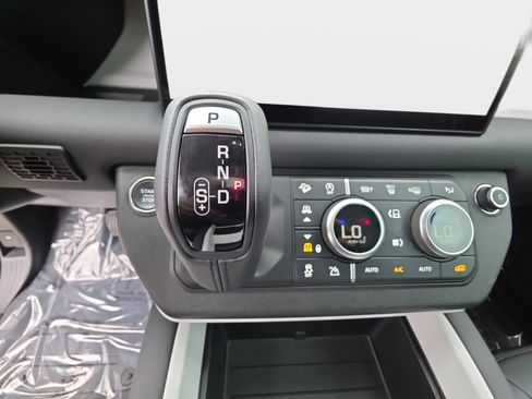 Certified 2025 Land Rover Defender 110 S AWD/4WD image 24