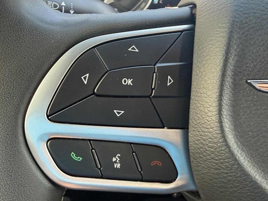 Used 2025 Chrysler Pacifica Select FWD image 20