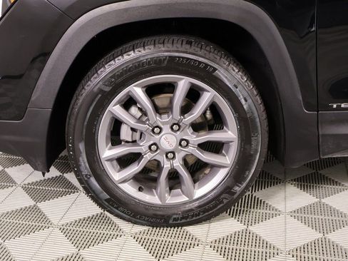 Used 2024 GMC Terrain SLT image 16