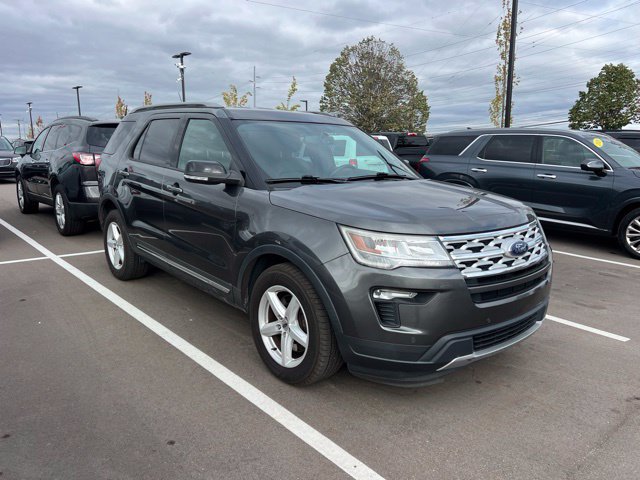 Used 2018 Ford Explorer XLT w/ Equipment Group 202A FWD image 3