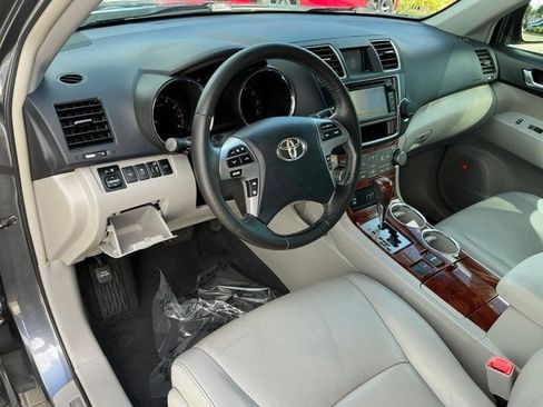 Used 2013 Toyota Highlander Limited image 19