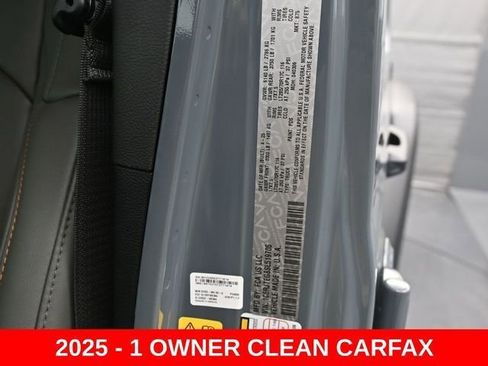 Used 2025 Jeep Gladiator Mojave w/ Convenience Group image 18