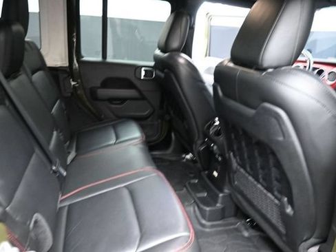 Used 2022 Jeep Wrangler Unlimited Rubicon w/ Xtreme Recon 35" Tire Package AWD/4WD image 38