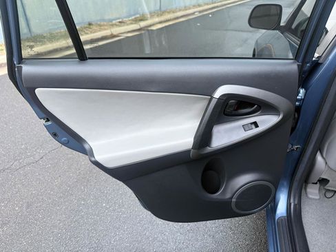 Used 2012 Toyota RAV4 FWD w/ Upgrade Value Pkg image 18