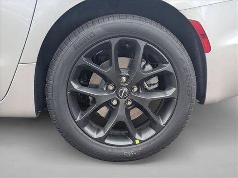 New 2026 Chrysler Pacifica Select w/ S Appearance Package AWD/4WD image 10