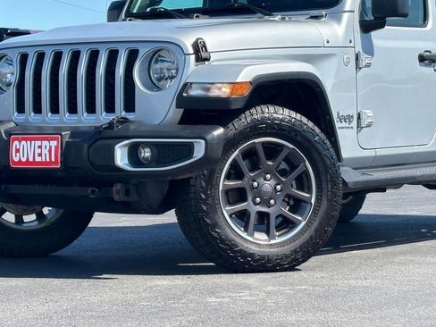 Used 2023 Jeep Gladiator Overland AWD/4WD image 2