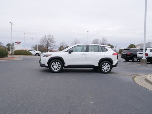 Used 2022 Toyota Corolla Cross L image 7