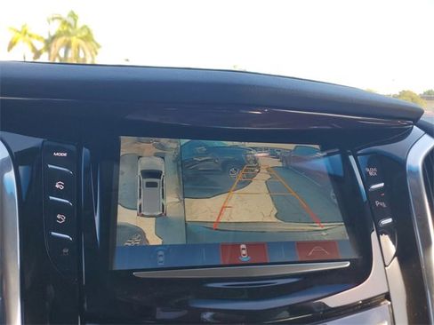 Used 2017 Cadillac Escalade ESV 4WD image 28