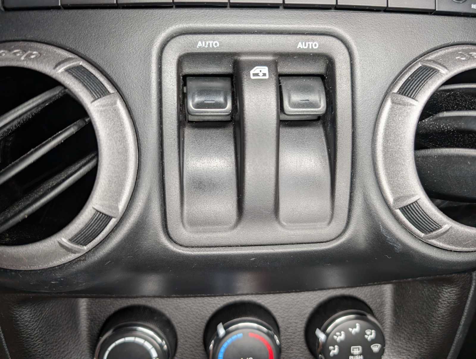 Used 2017 Jeep Wrangler Sport w/ Quick Order Package 23S AWD/4WD image 28