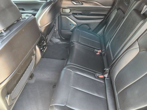 Used 2022 Jeep Grand Cherokee Overland w/ Advanced Protech Group III AWD/4WD image 41