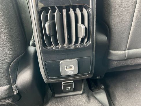 Used 2025 Jeep Compass Limited image 23