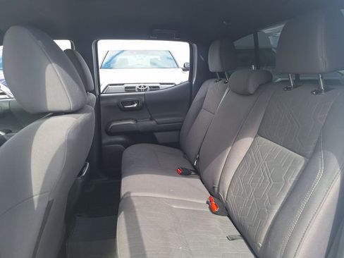 Used 2019 Toyota Tacoma TRD Off-Road AWD/4WD image 14