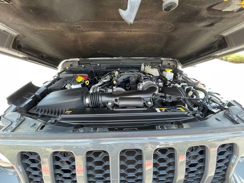 Used 2023 Jeep Gladiator Sport AWD/4WD image 31