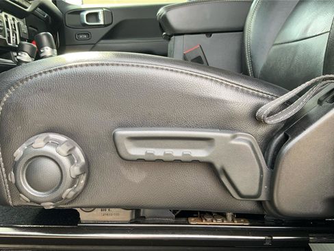 Used 2019 Jeep Wrangler Unlimited Sahara w/ Dual Top Group image 19