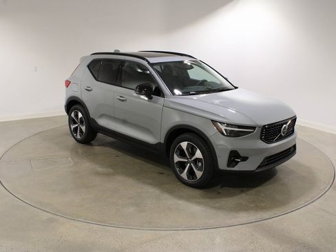 New 2026 Volvo XC40 B5 Plus w/ Protection Package Premier image 8