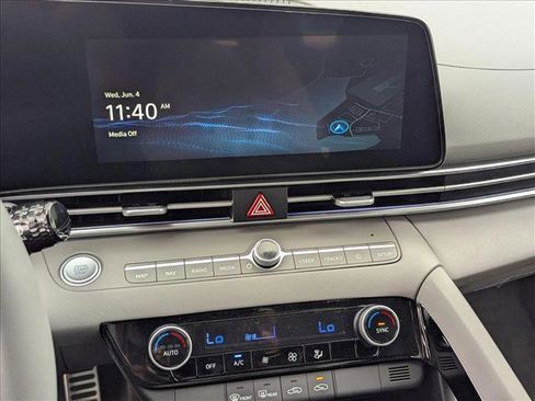 New 2025 Hyundai Elantra SEL image 11