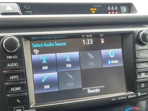 Used 2017 Toyota RAV4 Platinum image 12