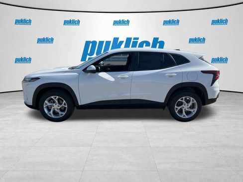 New 2026 Chevrolet Trax LS w/ LS Convenience Package FWD image 9