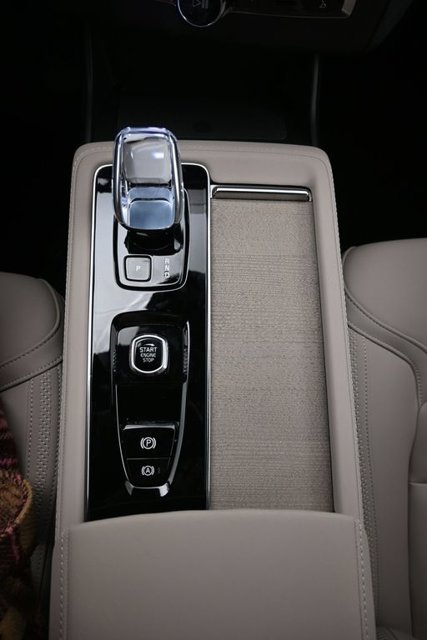 New 2026 Volvo XC90 T8 Plus w/ Protection Package Premier AWD/4WD image 11