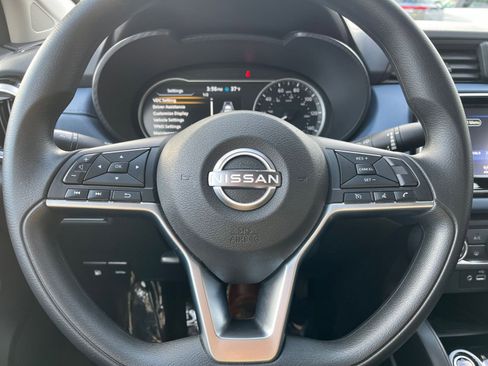 Used 2025 Nissan Versa SV image 28