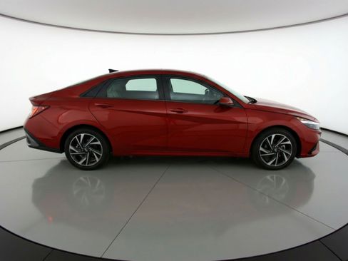 Used 2025 Hyundai Elantra SEL image 11