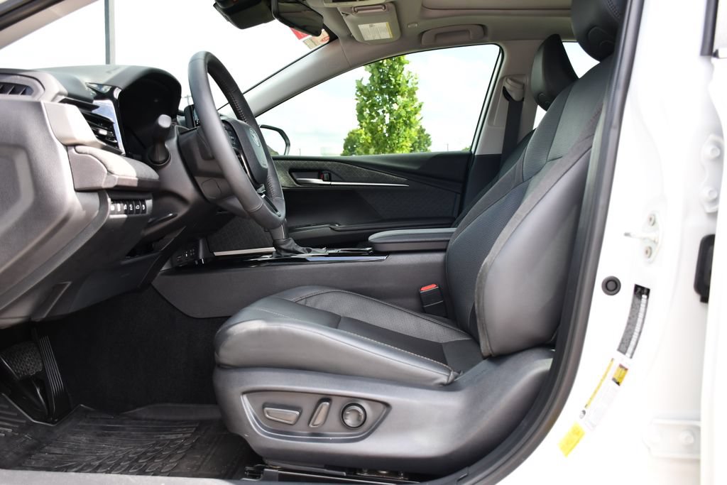 Used 2025 Toyota Camry XLE w/ Premium Plus Package FWD image 17