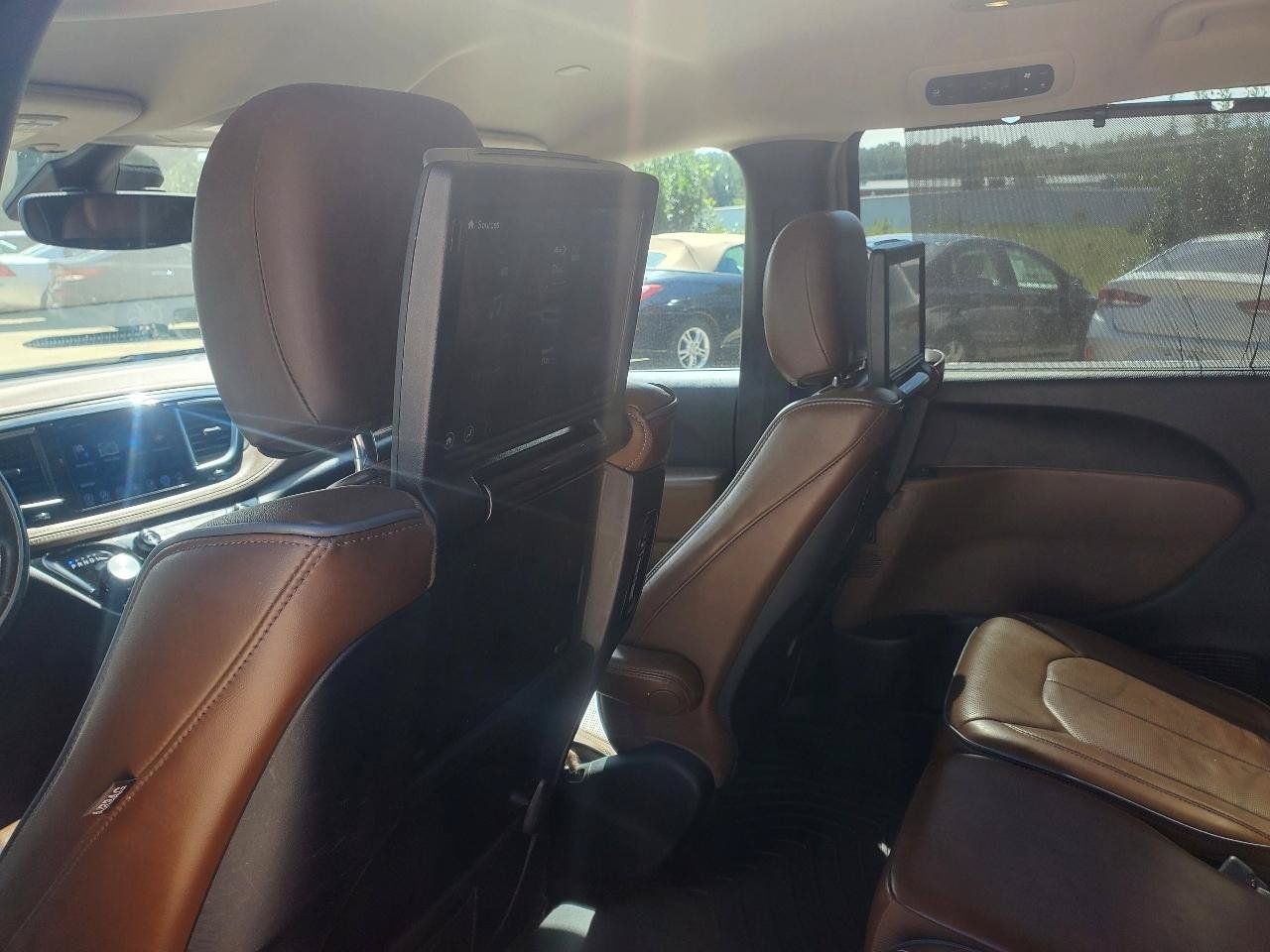 Used 2017 Chrysler Pacifica Limited FWD image 17