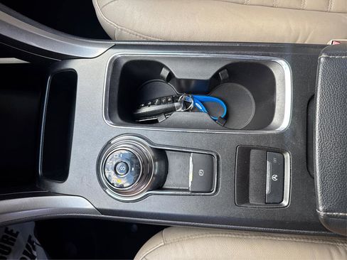 Used 2017 Ford Fusion SE w/ Fusion SE Technology Package image 14