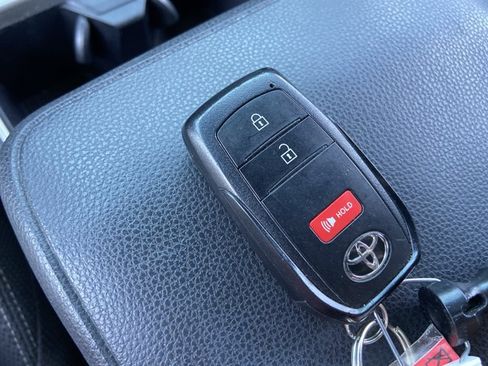 Used 2025 Toyota 4Runner SR5 AWD/4WD image 43