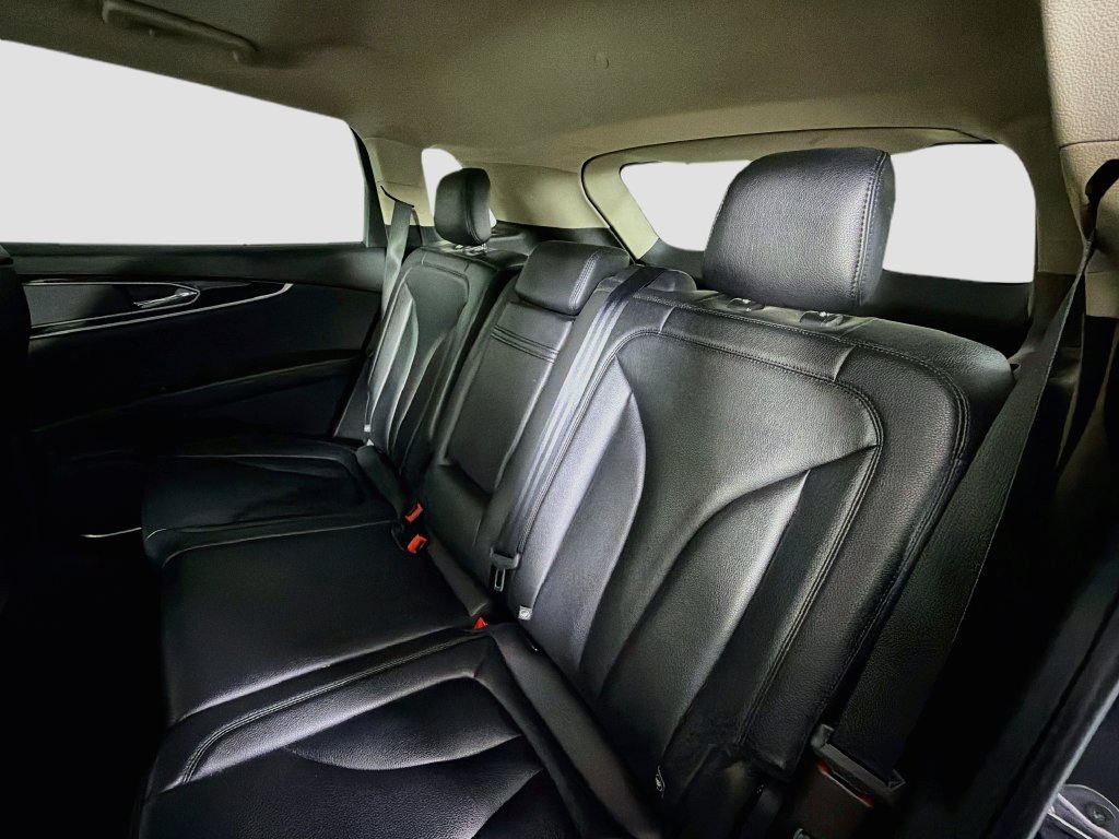 Used 2022 Lincoln Nautilus FWD w/ Premium Package image 24